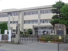 小学校　本庄東小学校（小学校）まで400m