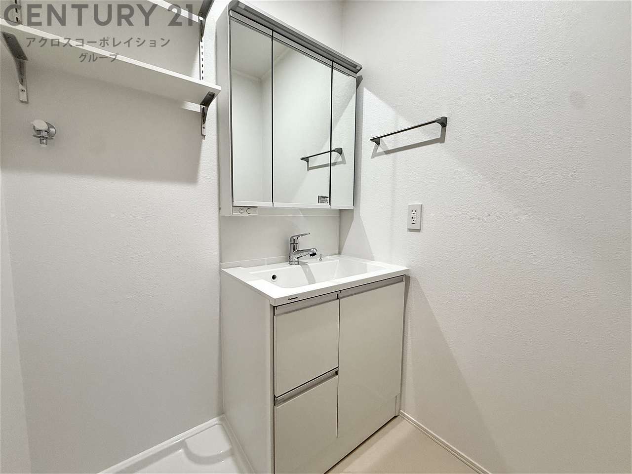 洗面設備　三面鏡付洗面化粧台です！