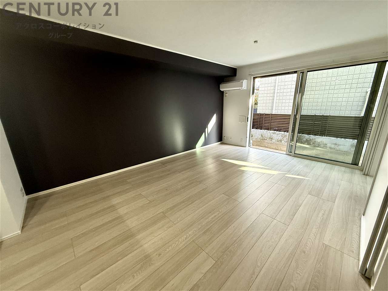 居室・リビング　16帖の広いLDK。