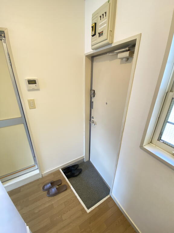 玄関　※別部屋参考写真（家具家電は付きません）