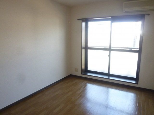 その他部屋・スペース　明るい洋室です。