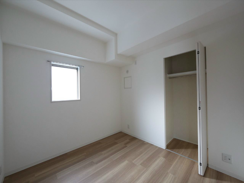 その他　洋室5.5帖　クローゼット（収納充実してます）