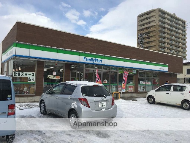 コンビニ　ファミリーマート秋田山王臨海町店（コンビニ）まで359m