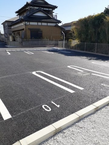 駐車場　駐車場に車を止められます