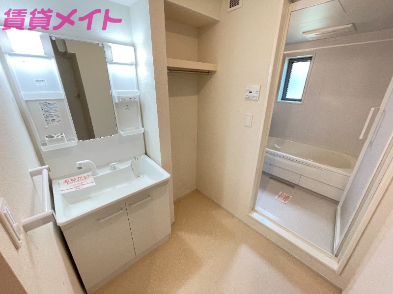 洗面設備　同型参考写真