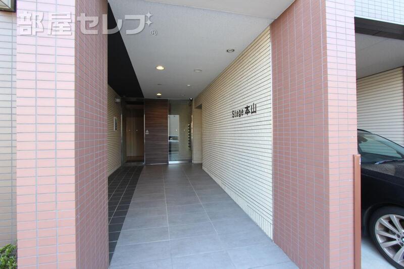 エントランス　エレベータもありますが階段もしっかりしています。