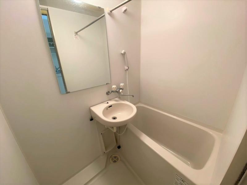 バス・シャワールーム　806号室の写真になります。