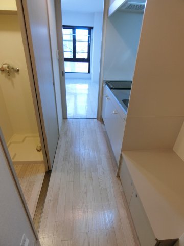 玄関　806号室の写真になります。