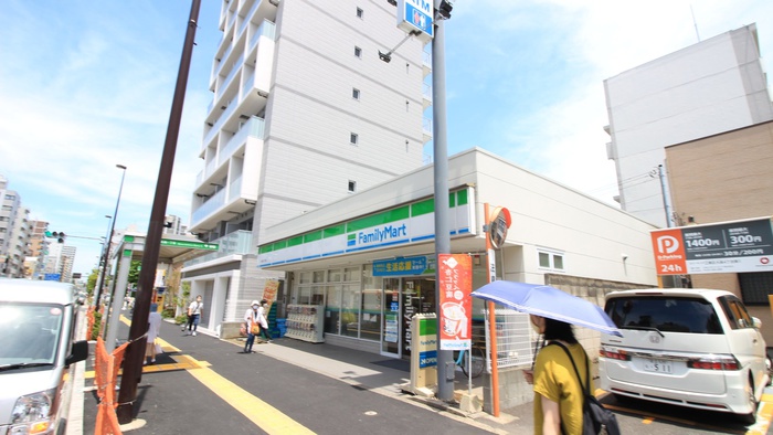 コンビニ　ファミリーマート大島4丁目店（コンビニ）まで74m