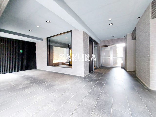 エントランス　重厚感のある建物デザイン♪