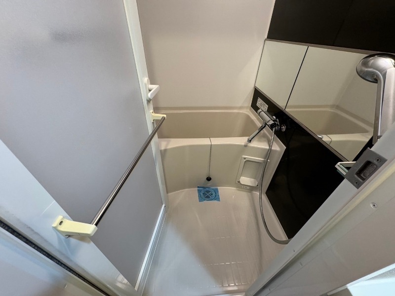 バス・シャワールーム　雨の日でも安心の浴室乾燥機付きです♪