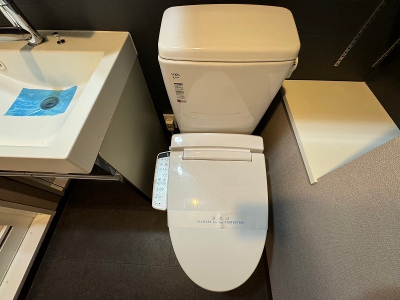 トイレ　嬉しい温水洗浄便座♪