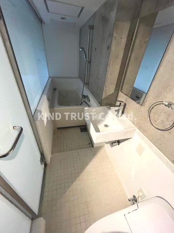 洗面設備　明るい洗面所です