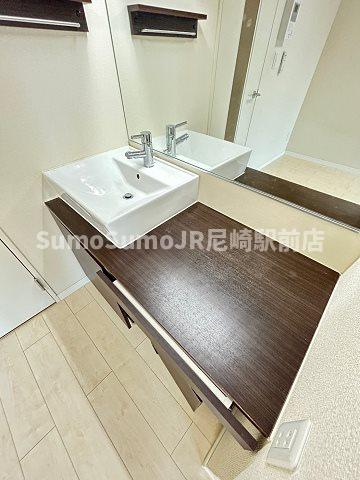 洗面設備　コンパクトで使いやすい洗面所