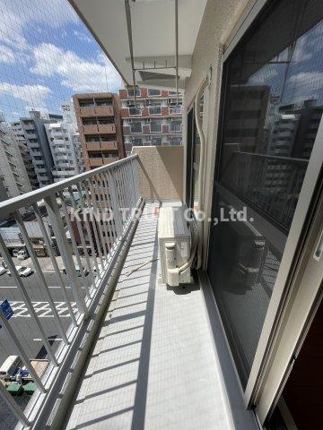 バルコニー　暖かな日差しのふりそそぐバルコニー