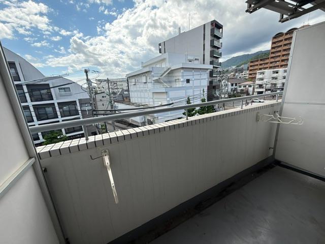 バルコニー　お洗濯にも便利なバルコニー付き
