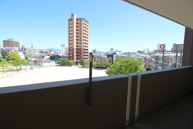 バルコニー　床ビニールシート貼り