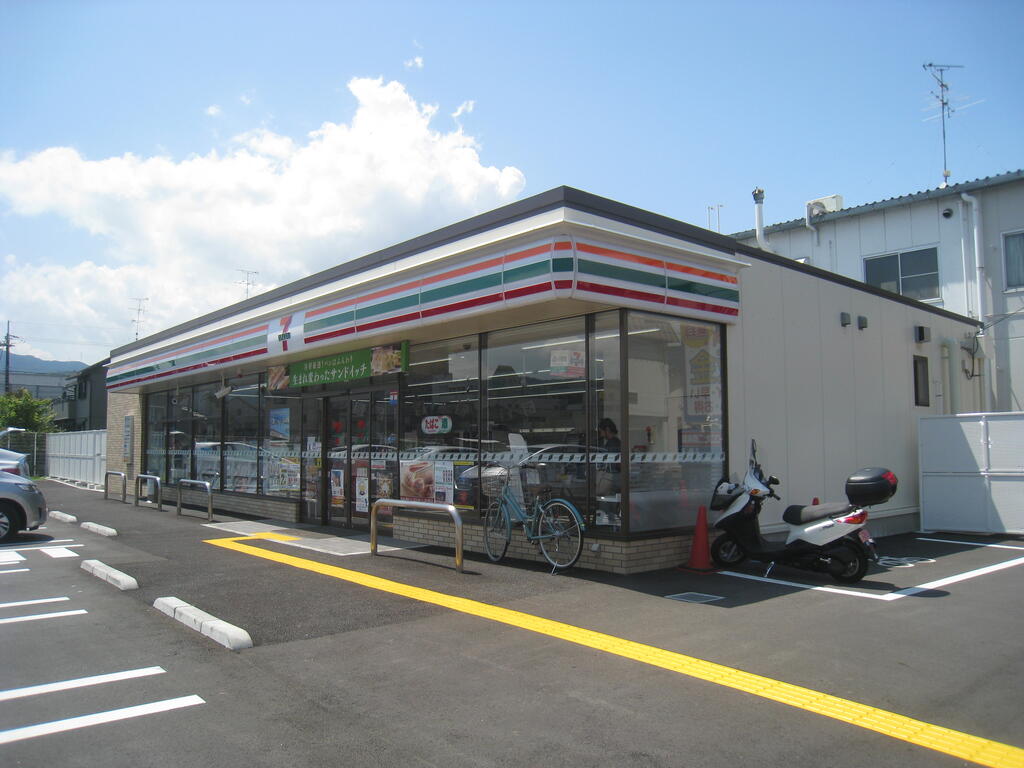 コンビニ　セブンイレブン長岡京開田1丁目店（コンビニ）まで662m