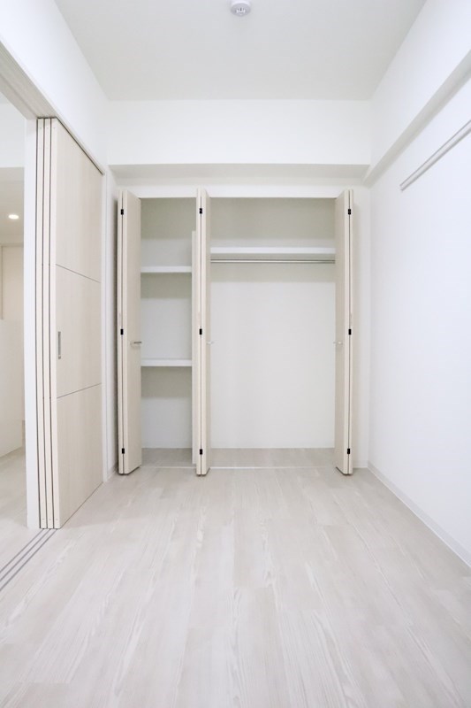 その他部屋・スペース　細長になりがちな間取りですが、こちらのお部屋は幅もあり使いや