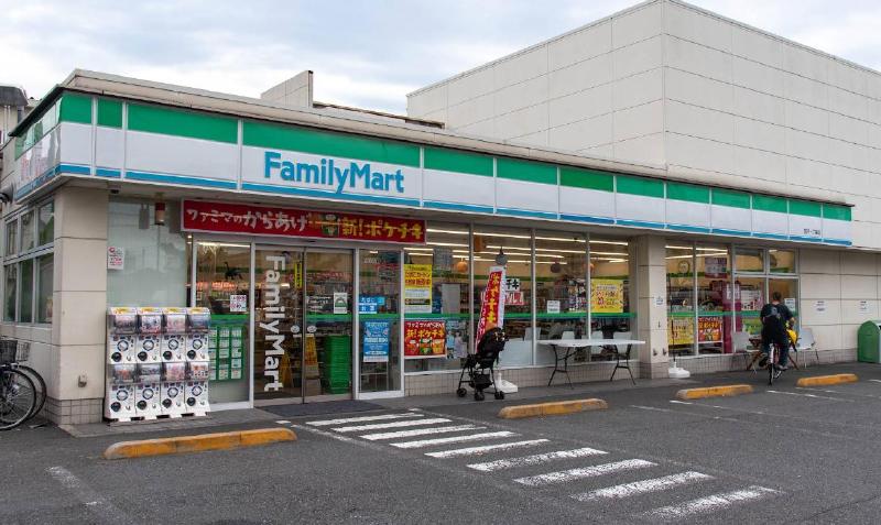 コンビニ　ファミリーマート 加平一丁目店（コンビニ）まで60m