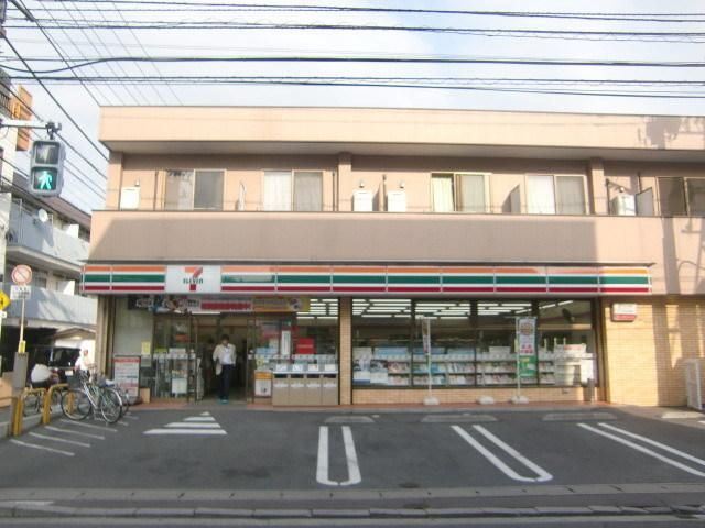 コンビニ　セブンイレブン（コンビニ）まで217m