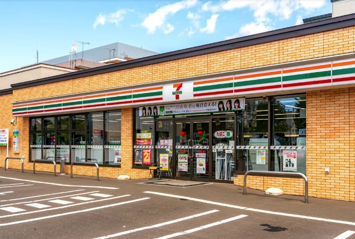 コンビニ　セブンイレブン札幌北11条東3丁目店（コンビニ）まで187m