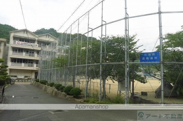 小学校　湯山小学校（小学校）まで2713m