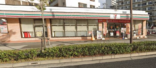 コンビニ　セブンイレブン（コンビニ）まで707m
