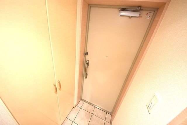 玄関　同じ間取りの別部屋写真