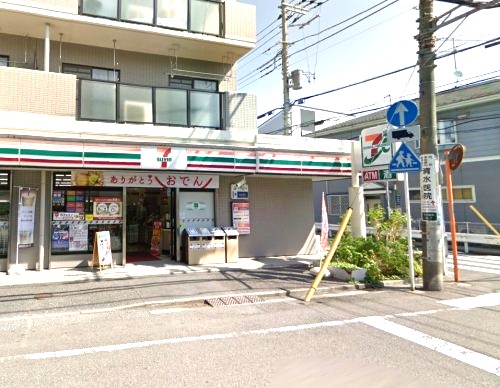 コンビニ　セブンイレブン（コンビニ）まで305m
