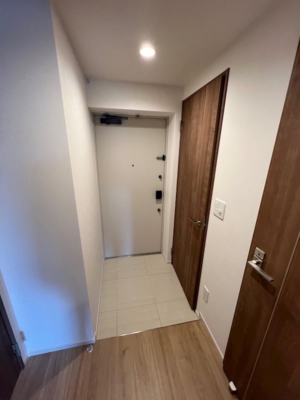 玄関　同タイプの間取りのお部屋の写真となります。