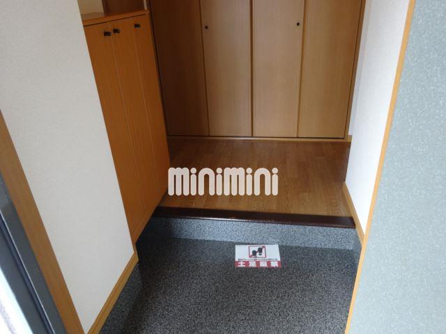 玄関　下駄箱あります