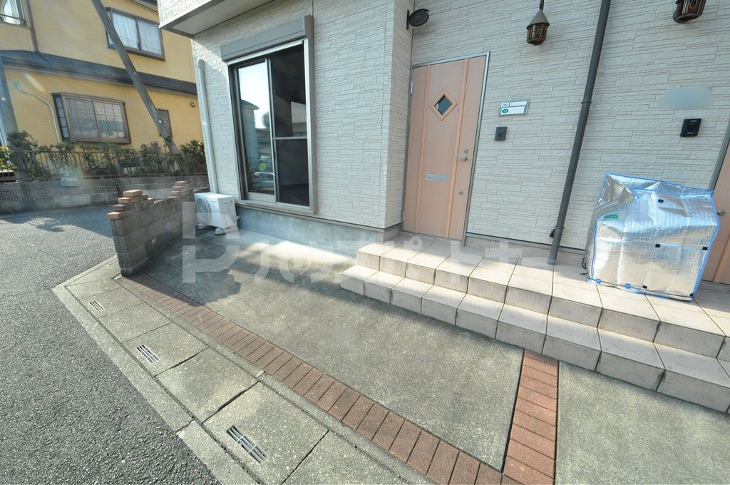 エントランス　駐車場
