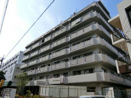 福岡市城南区七隈のマンションの建物外観