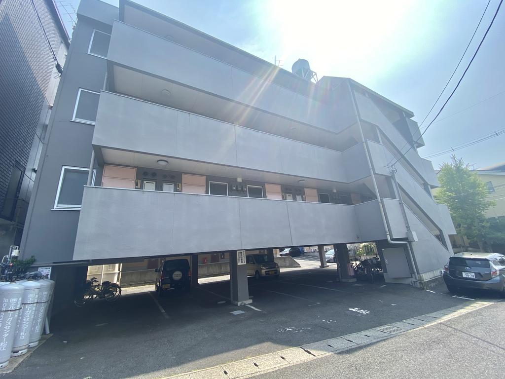 松江市浜乃木のアパートの建物外観