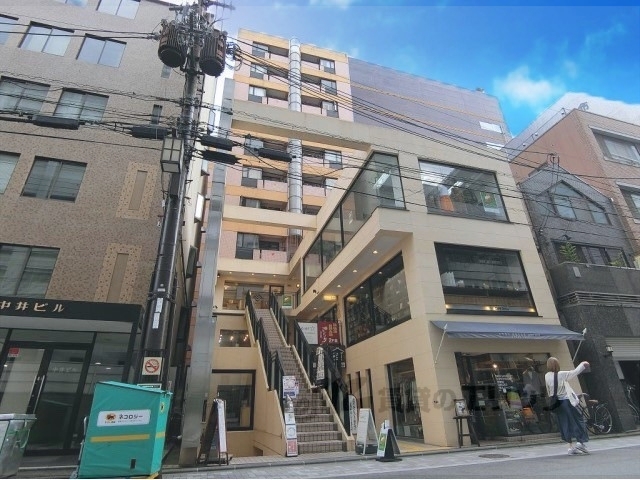 【京都市中京区梅忠町のマンションの建物外観】