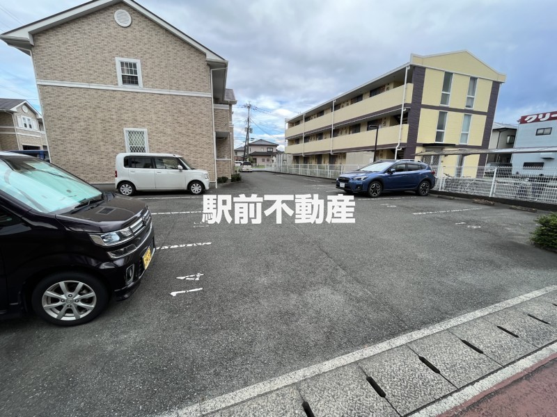 【プレジオけやきＢ棟の駐車場】