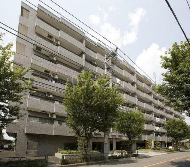 狛江市中和泉のマンションの建物外観