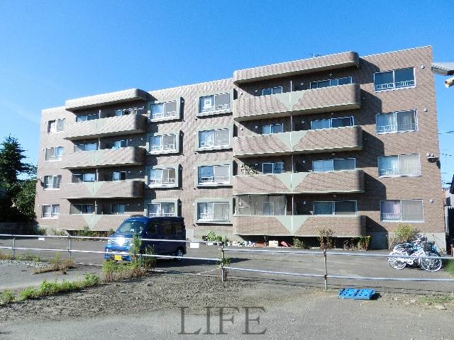 札幌市東区東苗穂六条のマンションの建物外観