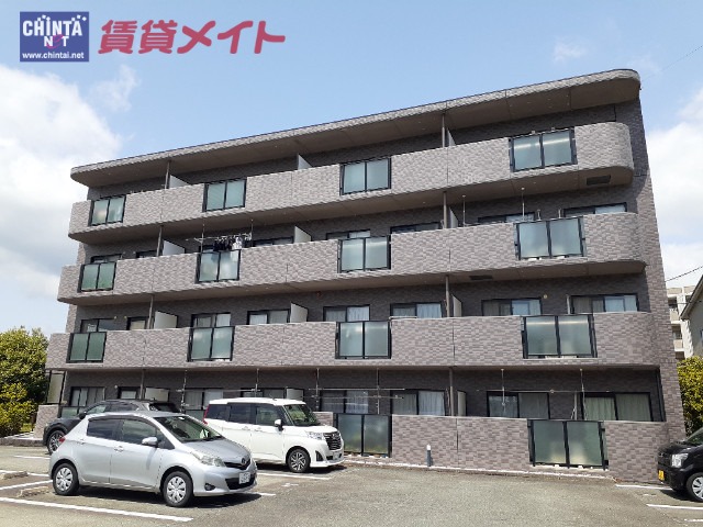 松阪市嬉野中川新町のマンションの建物外観