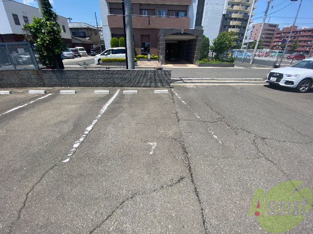 【岩沼市館下のマンションの駐車場】