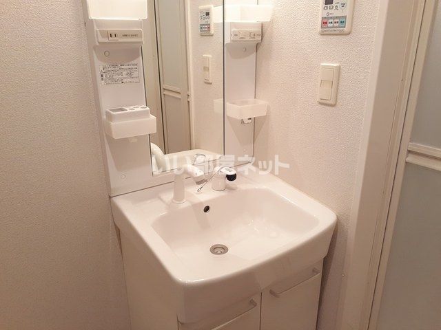 【守谷市中央のマンションの洗面設備】