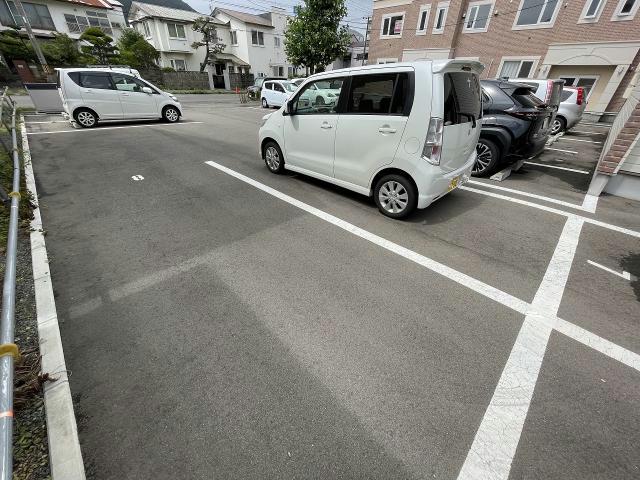 【函館市宝来町のアパートの駐車場】