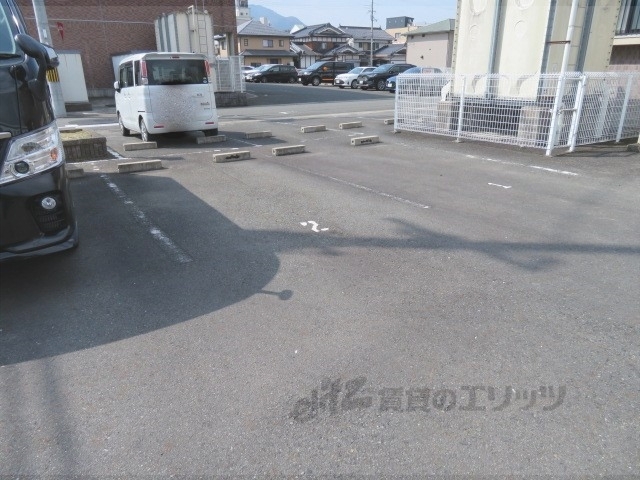 【福知山市駅南町のマンションの駐車場】