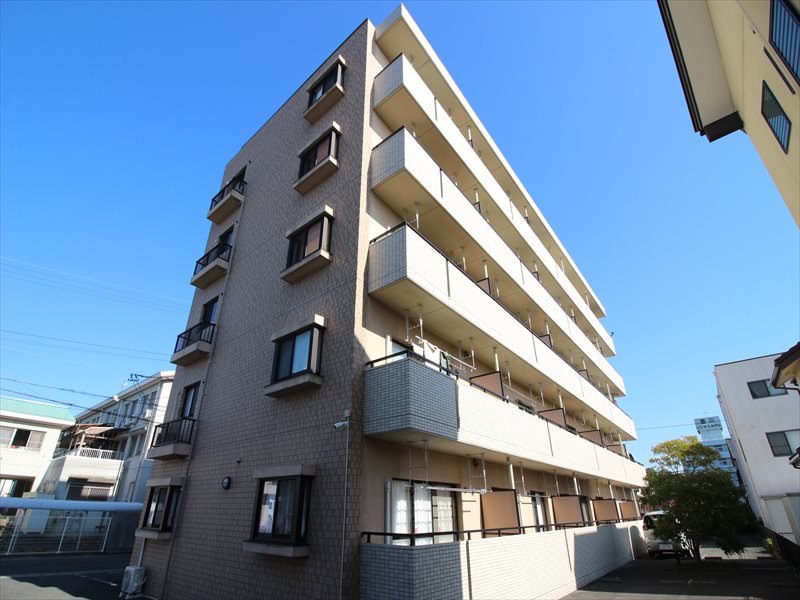 豊川市桜ケ丘町のマンションの建物外観