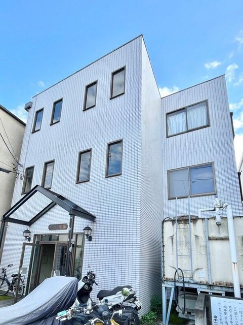 マンション牛山の建物外観