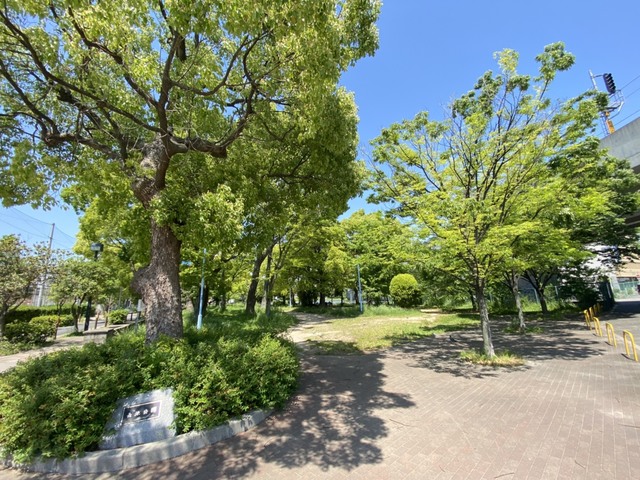 【大阪市阿倍野区西田辺町のマンションの公園】