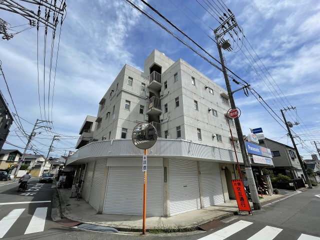 広島市中区江波二本松のマンションの建物外観