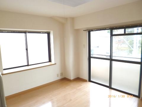 居室・リビング　南向きの角部屋、明るいお部屋