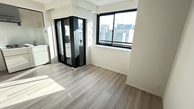 居室・リビング　明るいリビングです